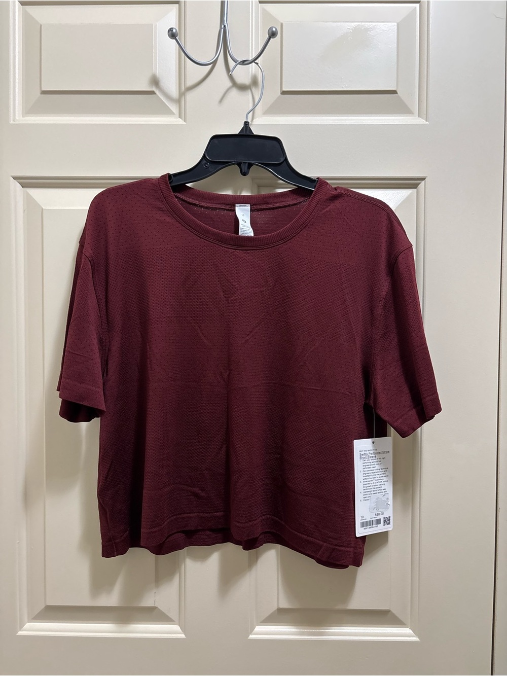 NWT!🍋🍋Lululemon Swiftly Perforated Stripe Short Sleeve🍋🍋. Size 10. Burgundy Bay.